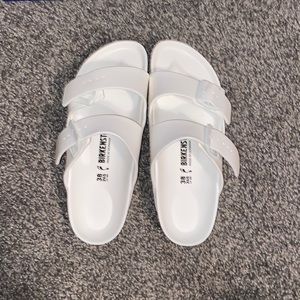 Birkenstocks: Arizona white